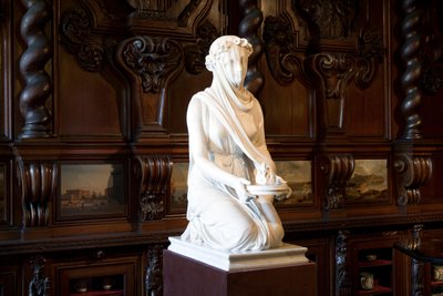 Fátyolos vestal szűz (márvány) alkotó: Raffaello Monti