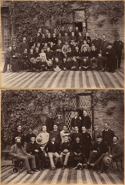 A shimlai Bishop Cotton School alsó tagozatos osztálya (előlap); a shimlai Bishop Cotton School felsőbb osztályainak tanulói és tanárai (hátlap) alkotó: Raja Deen Dayal