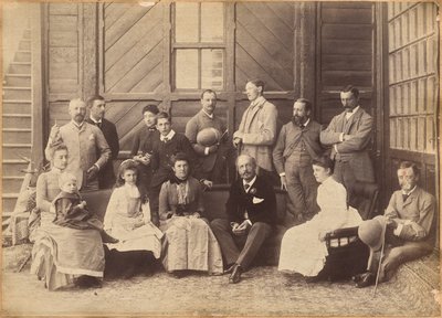 Simla, 1887. május 17.: Alkirályi társaság. Lord William Beresford, katonai titkár, Leonard Gordon százados A.D.C., Mademoiselle Clerc, Basit Blackwood tiszteletreméltó úr, F. R. Hamilton őrnagy A.D.C., Oglivie Grant úr, Sir Donald Mackenzie Wallace alkotó: Raja Deen Dayal