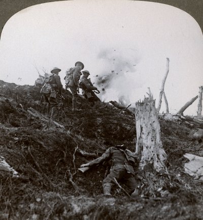 Haladjon át a No Mans Land-on, hogy megtámadja a német vonalakat, I. világháború, 1914-1918 alkotó: Realistic Travels Publishers