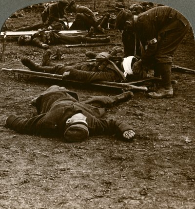 A csata vihara és stressze után a sebesültek gondozása, I. világháború, 1914-1918. alkotó: Realistic Travels Publishers