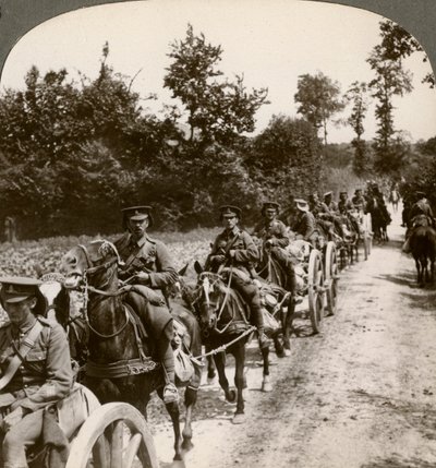 Tartalék lőszer felhozatala, I. világháború, 1914-1918. alkotó: Realistic Travels Publishers