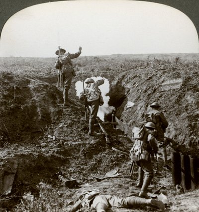Brit katonák támadják a Hindenburg-vonalat, I. világháború, 1917-1918. alkotó: Realistic Travels Publishers