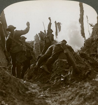 Észak-vidéki csapatok bombáznak egy német géppuskaállást, Polygon Wood, 20. század alkotó: Realistic Travels Publishers