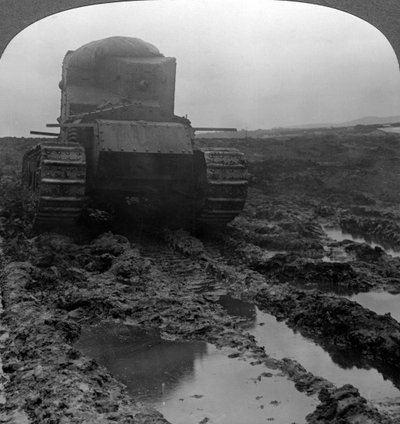Whippet tank egy sáros csatatéren, Morcourt, Franciaország, I. világháború, 1918. alkotó: Realistic Travels Publishers