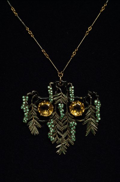 Szecesszió: arany, topáz és zománcozott nyaklánc. Atelier rene Lalique. 1900 Parma, magángyűjtemény alkotó: Rene Jules Lalique