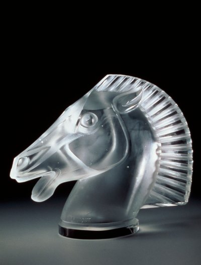 Longchamp hűtősapka alkotó: Rene Jules Lalique