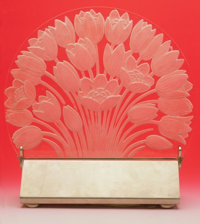 „Tulipes”, átlátszó matt lámpatest „fél-lune” formában (üveg) alkotó: Rene Jules Lalique