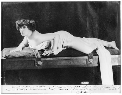Colette (1873-1954) pózol, 1909 (lásd még: 215403) alkotó: Reutlinger Studio