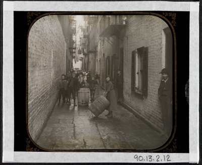 Gotham Court, 38 Cherry Street, 1890 körül (ezüst zselatin nyomat) alkotó: Richard Hoe Lawrence