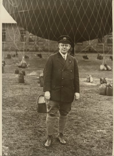 [Egy léggömbös portréja] alkotó: Robert Petschow