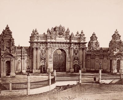 Dolmabahçe palota császári kapuja alkotó: Robertson and Beato