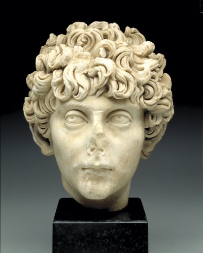 Egy római fiatal feje, i.sz. 140-170 körül (márvány) alkotó: Roman