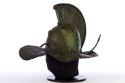 Gladiátor sisak (bronz) alkotó: Roman