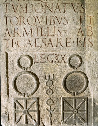 A huszadik Győztes Valerian Légió feliratos jelvénye, a római légió, amelyet az i.sz. 1. században emeltek fel alkotó: Roman
