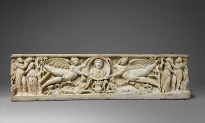 Márvány szarkofág repülő erotákkal, klipportréval, i.sz. 190-200 körül (márvány) alkotó: Roman