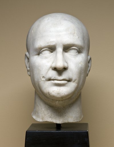 Egy Isis-pap portréja, Kr.u. 2. század eleje (prokonnészi márvány) alkotó: Roman