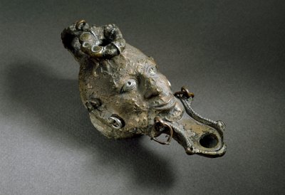 Római művészet: arc alakú bronz olajlámpa. 1. vagy 2. században. Spanyolország Museo di Ampurias (Empurias) alkotó: Roman