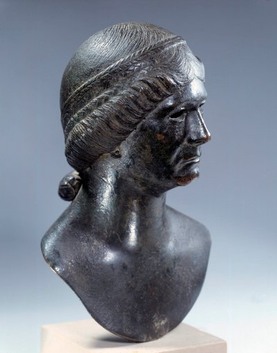 Római művészet: bronz női fej. Kr.u. 1. század eleje. Párizs, Louvre Múzeum alkotó: Roman