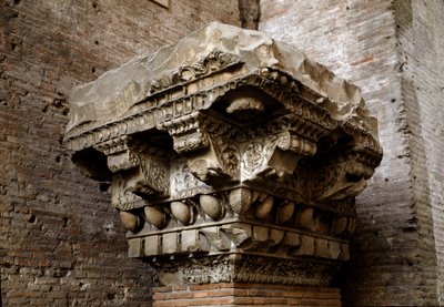 Római művészet: párkánytöredék. 1. század. Nemzeti Római Múzeum (vagy Terme), Róma alkotó: Roman