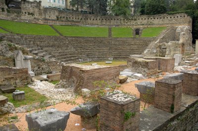 Római művészet: kilátás a római színházra (Kr. e. 1.), Trieszt Olaszország (fotó) alkotó: Roman