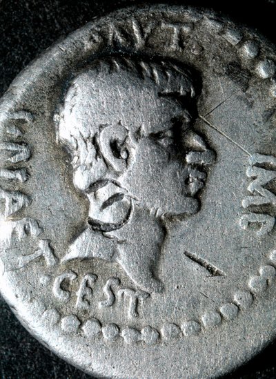 Ezüst érme Marcus Junius Brutus (i.e. 83-42) római szenátor képmásával alkotó: Roman