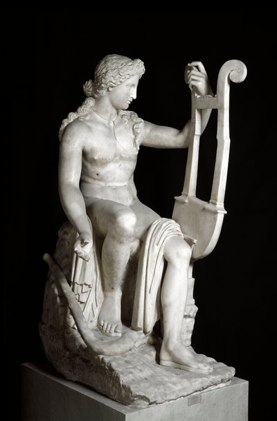 Az Apollo Lyricine vagy Apolló, aki líra római márványszobrot tart a görög eredeti után. Kr.e. 3. század. Róma, Római Nemzeti Múzeum (Palazzo Massimo alle Terme) alkotó: Roman