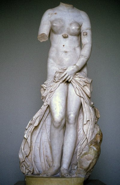 Venus Laudolina vagy anadyomene. szobor, Syracuse Múzeum, Szicília, Olaszország. alkotó: Roman