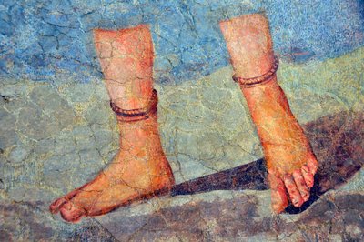 Bokaláncot viselő női lábak, 2. század vége – 3. század eleje (freskó) alkotó: Roman