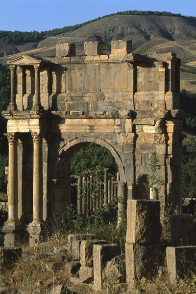Caracalla császár tiszteletére épült diadalív, a magas birodalmi időszak (i. e. 27-395) alkotó: Roman Imperial Period