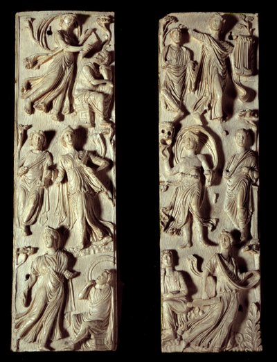 Az ókori Róma: faragott elefántcsont diptichon hat múzsát és hat költőt (vagy filozófust) ábrázol. 5. század JC után. Párizs, Louvre Múzeum alkotó: Roman Roman