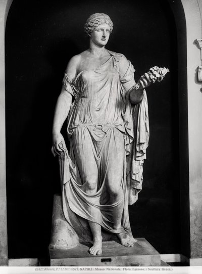 Flora Farnese nevű női szobor, Kr.u. 2-3. század (márvány) (f/w fotó) alkotó: Roman Roman