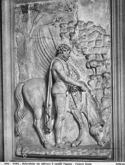 Császári tábla faragott domborművel, amely Bellerophont ábrázolja, amint a szárnyas lovat, Pegazust itatja egy forrásnál, Corridoio dei Bassorilievi, Palazzo Spada, Róma (márvány) alkotó: Roman Roman