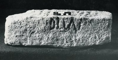 Feliratos Századi kő (kő) alkotó: Roman Roman