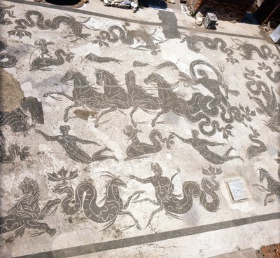Ostia (Ostia) Ókori: a Neptunuszfürdő mozaikja. alkotó: Roman Roman