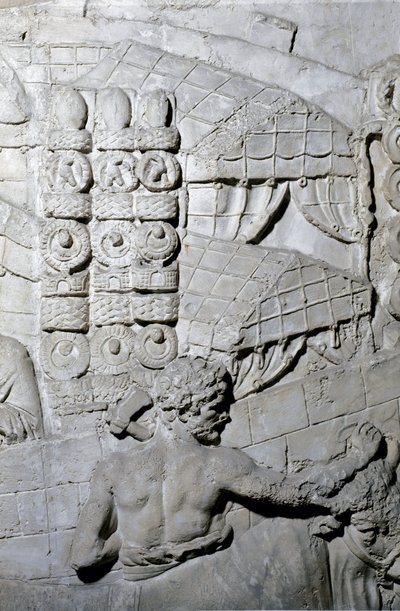 Római művészet: „Római táborhely” 1862-ben készült öntőforma, amely a Traianus császár (53-117) uralkodása alatt épült római Traianus-oszlop (Trajane oszlop) (Colonna Traiana) domborműveit reprodukálja. A Trajane-oszlop a győztes hadjáratokról állít emléke alkotó: Roman Roman