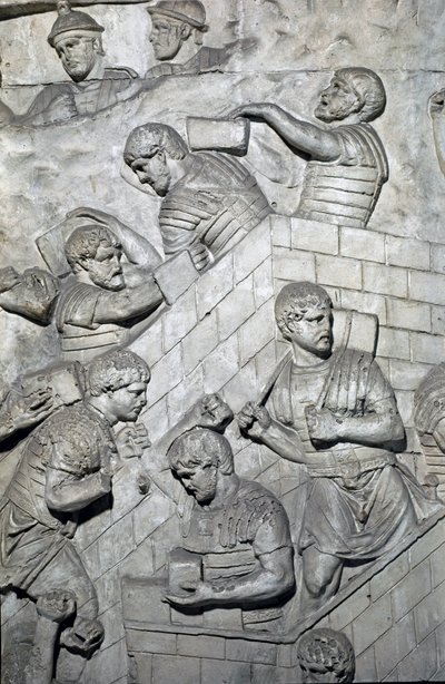 Római művészet: „”erőd építése a római táborban”” 1862-es formanyomtatvány, amely a Traianus császár (53-117) uralkodása alatt épült római Traianus-oszlop (Trajane oszlop) (Colonna Traiana) domborműveit reprodukálja. . A Trajane-oszlop megemlékezik t alkotó: Roman Roman