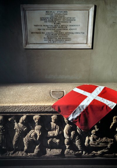 A római szarkofág Niccolo Stenone (Niels Stensen vagy Steensen) (1638-1686) anatómus és geológus sírjaként (Stensen (Nicolai Steno) sírjaként használt római szarkofág) Firenze, San Lorenzo templom (Szent Lőrinc templom) Olaszország alkotó: Roman Roman