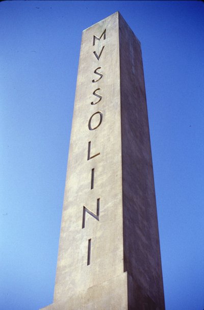 Róma Foro Italico. A Mussolininek szentelt obeliszk áttekintése. alkotó: Roman Roman