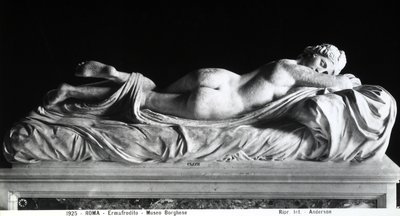 Alvó hermafrodita (márvány) (f/w fotó) alkotó: Roman Roman