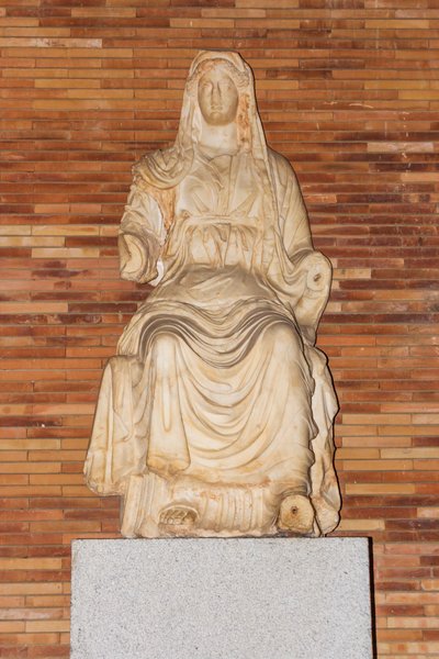 Ceres szobra alkotó: Roman Roman