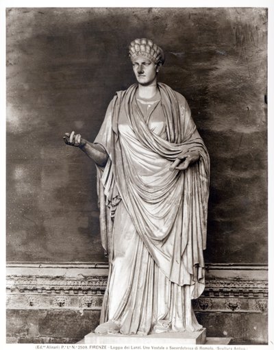 Vesta szűz vagy Romulus papnő szobra (márvány) (f/w fotó) alkotó: Roman Roman