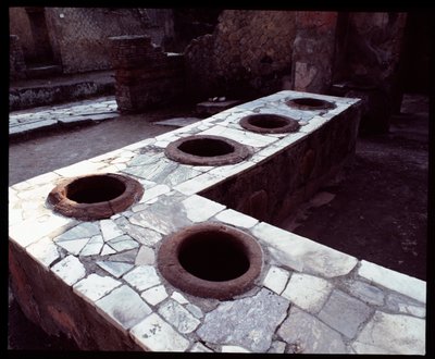 Thermopolium márvány pult, Kr.e. V. század - Kr.u. 1. század alkotó: Roman Roman