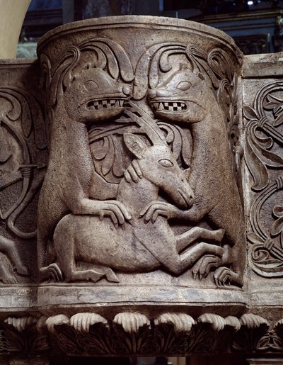 Állatok harca, a szószék ambójának részlete, dombormű alkotó: Romanesque
