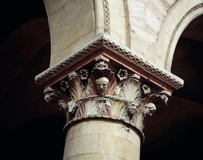 Faragott tőke alkotó: Romanesque