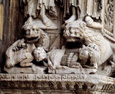 Szörnyek. Egy oszlop faragott támasztéka alkotó: Romanesque