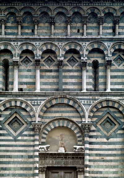 Román művészet: a polikróm homlokzat részlete alkotó: Romanesque