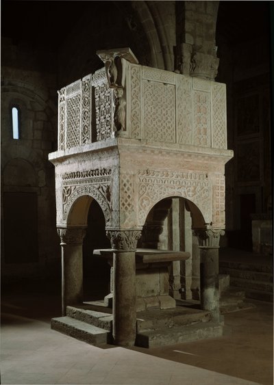 Román művészet: márvánnyal és domborművekkel díszített templom szószéke, Szent Maria Maggiore templom (Toszkánia, Olaszország) alkotó: Romanesque