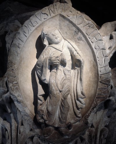 A gregorián ének hangjai: a második hang, a kórus fővárosa (szobor alkotó: Romanesque