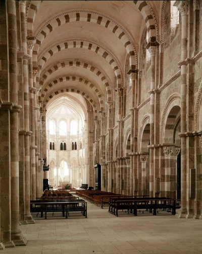 Vezelay apátság (89), a Santa Maria Magdalene-bazilika hajója. 12. század. alkotó: Romanesque